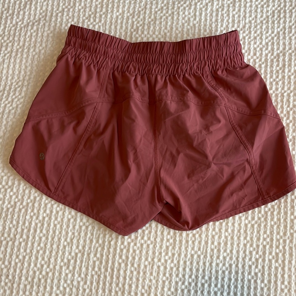 Lululemon Mid Rise Hotty Hot Shorts 4”